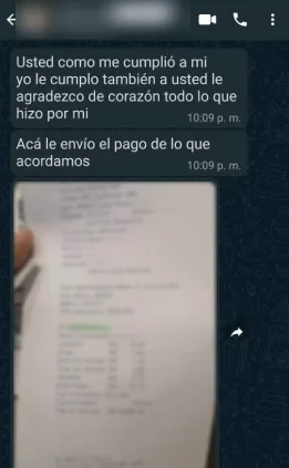 Captura de WhatsApp de un cliente de Chile agradeciendo el trabajo y enviando el comprobante del pago acordado