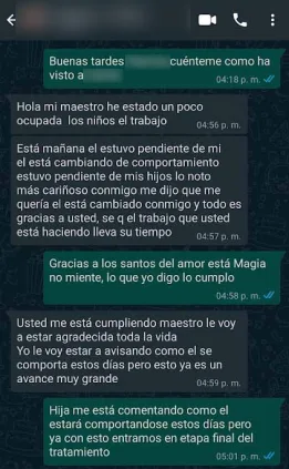 Captura de WhatsApp de una clienta contando que él está más cariñoso y pendiente de ella y de sus hijos
